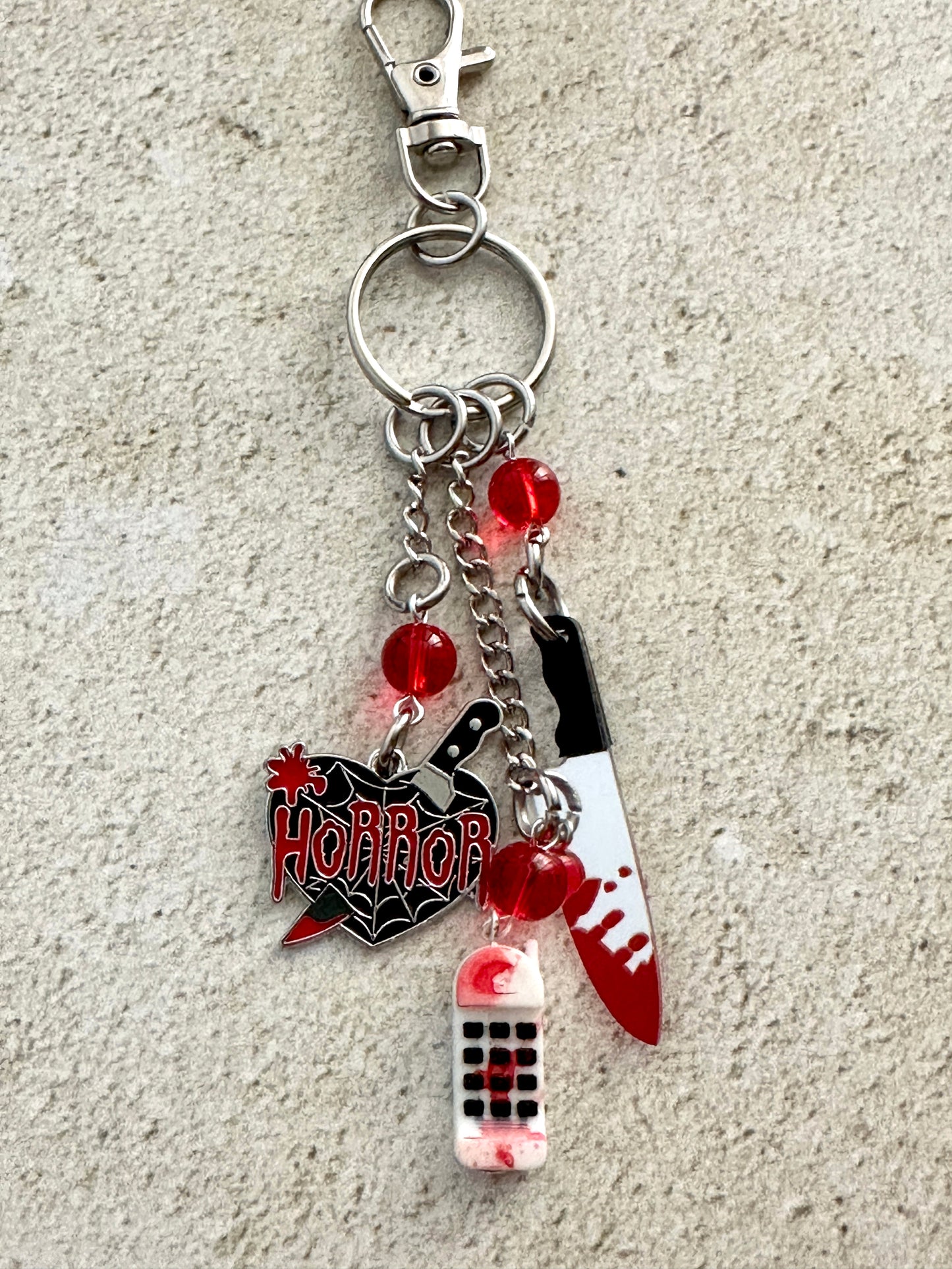 90s Slasher Keychain – Retro Horror Movie Bag Charm for Horror Fans & Final Girls