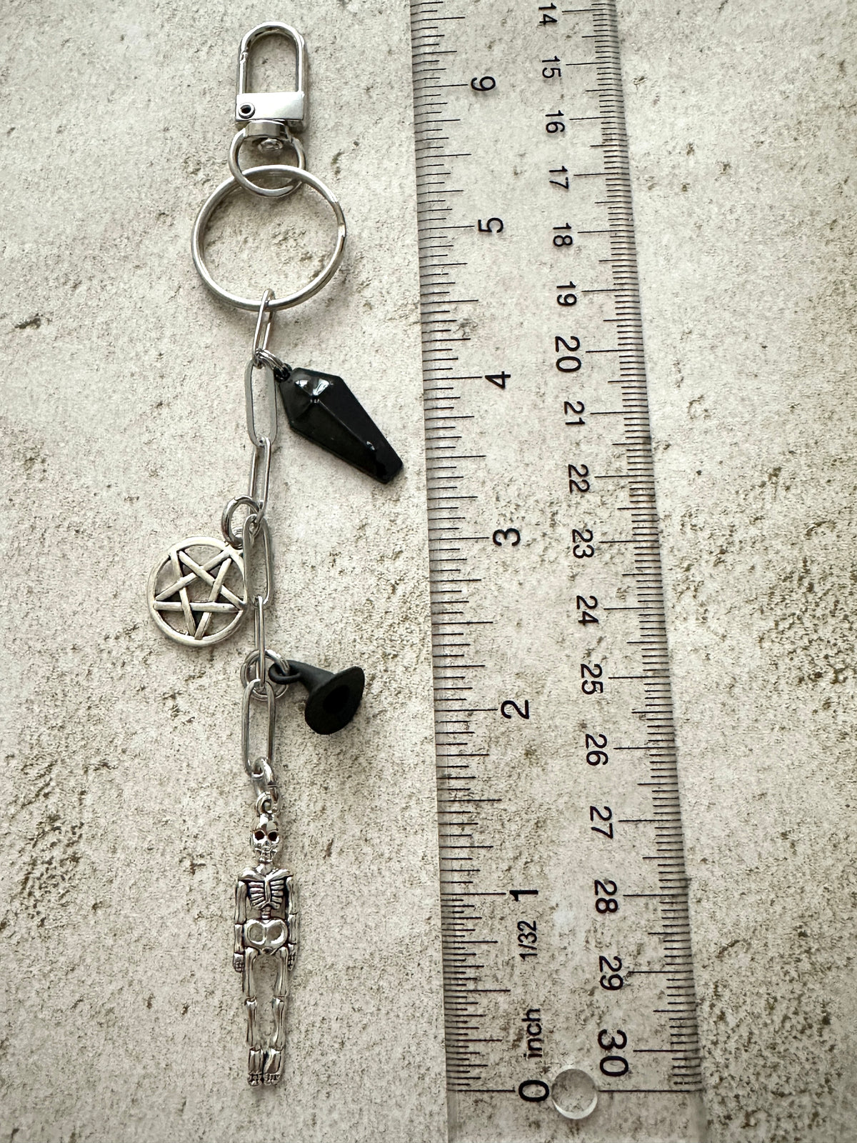 Spooky Horror Bag Charm Keychain – Silver & Black Coffin, Pentacle, Witch Hat & Skeleton Charm