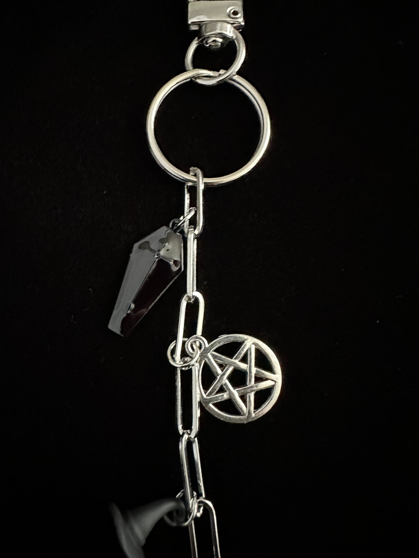Spooky Horror Bag Charm Keychain – Silver & Black Coffin, Pentacle, Witch Hat & Skeleton Charm