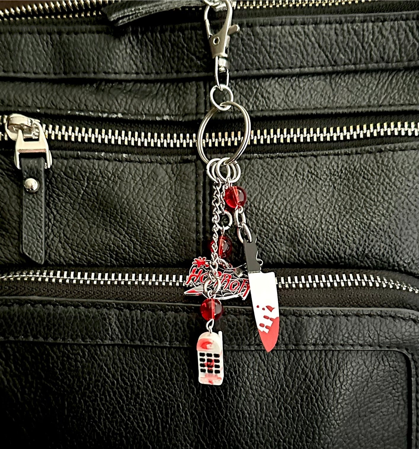 90s Slasher Keychain – Retro Horror Movie Bag Charm for Horror Fans & Final Girls
