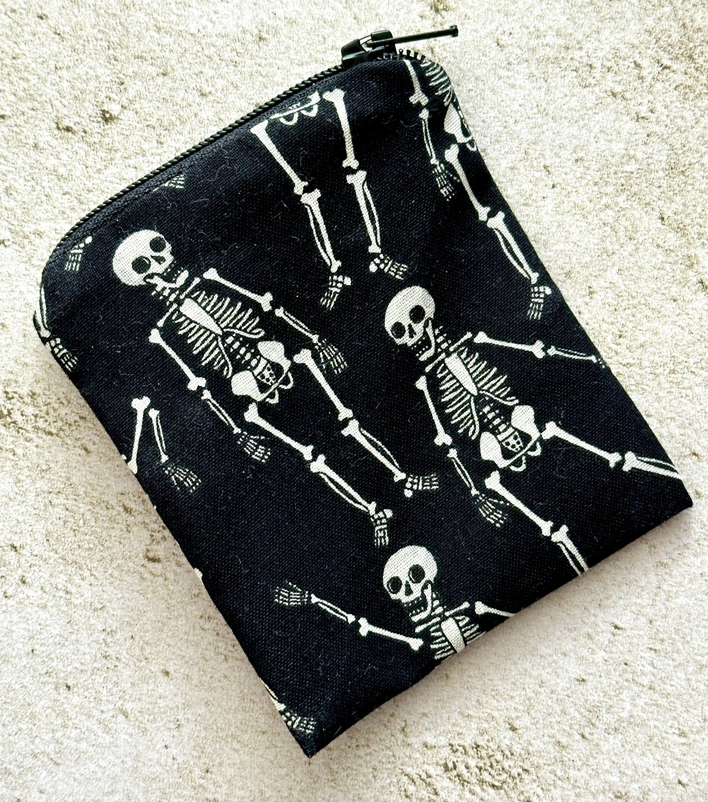 Skeleton Mojo Bag – Spooky Fabric Pouch for Crystals, Coins, Candy & Earbuds